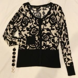 White House/Black Market Size S Cardigan.
